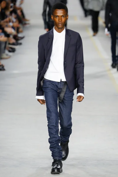 Look 11